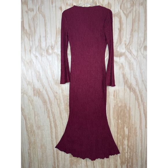 Burgundy Crinkle Maxi Dress Mermaid Fit & Flare Bell Sleeve Size M/L Whimsigoth - Picture 4 of 5